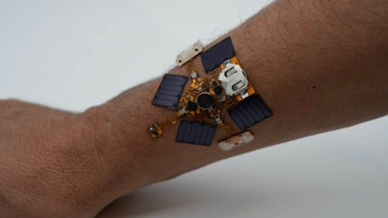 Build a Buzzing Hazard-Alert Wearable With an ESP32 and Gas Sensor
