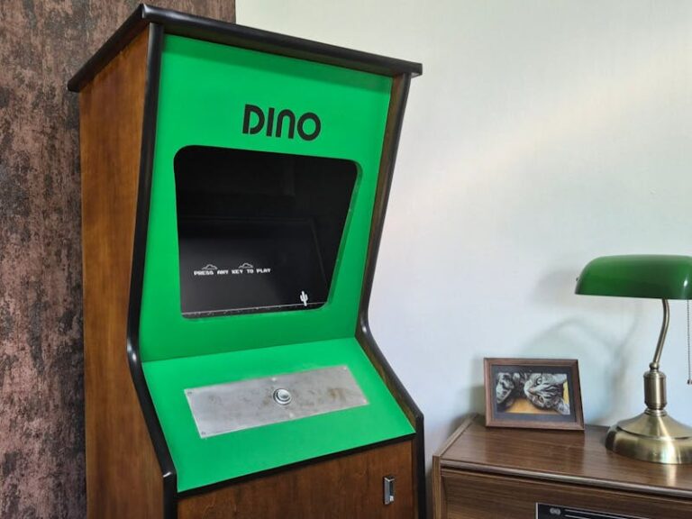 This Raspberry Pi Arcade Cabinet Exists Only for Chrome’s Dino Game