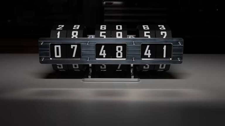 Clough42’s GPS Clock Spins Its Numbers with a Pico and TMC2208