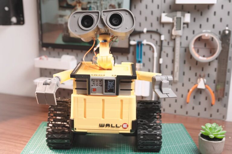 This Desktop WALL-E Robot Runs on an ESP32-S3 and Talks Back