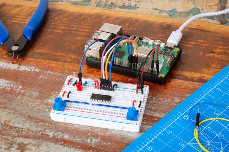 Turn Two Knobs Into a Raspberry Pi Internet Radio With MCP3008
